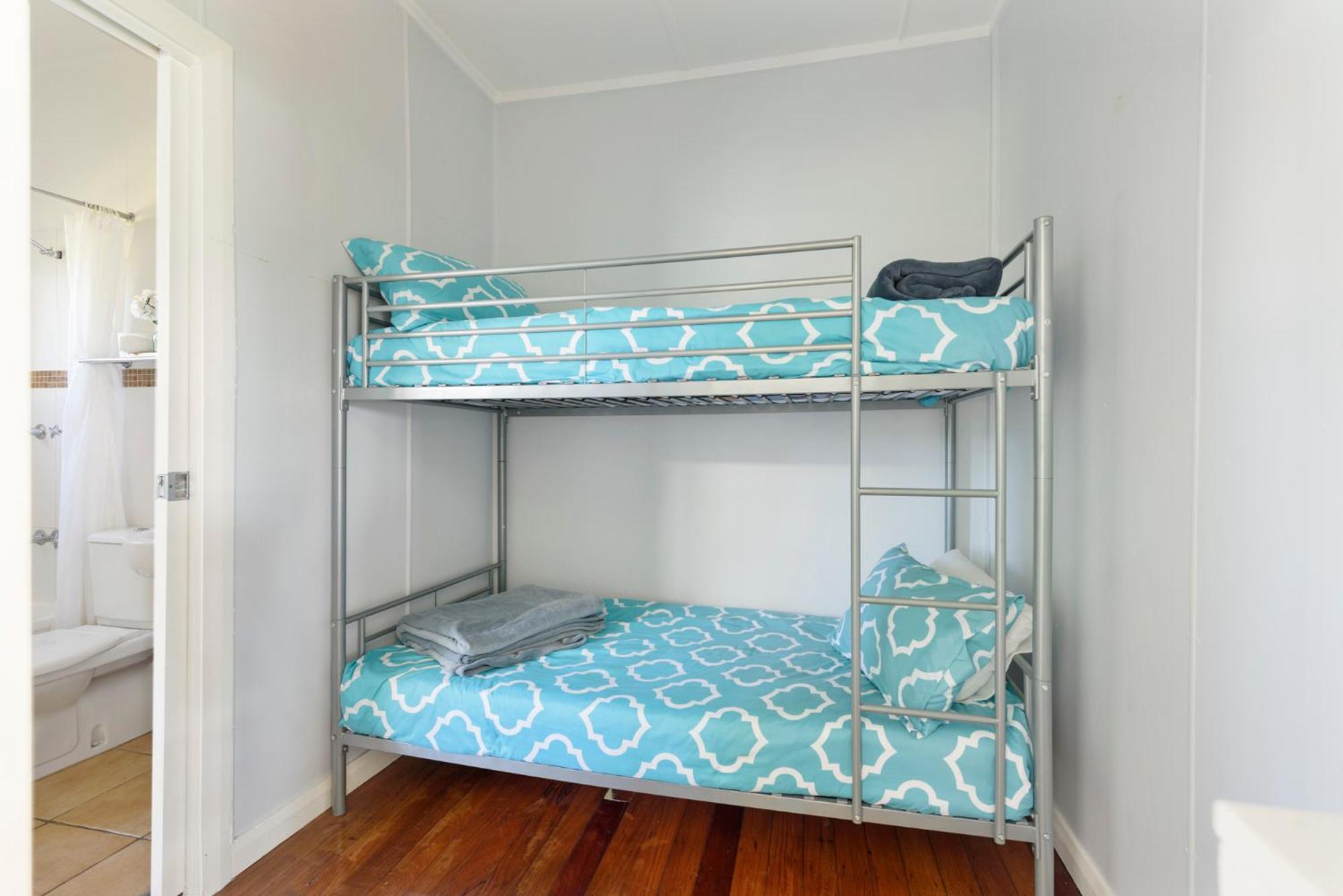 Calm Waters Waterfront Cottages Sussex Inlet Room photo