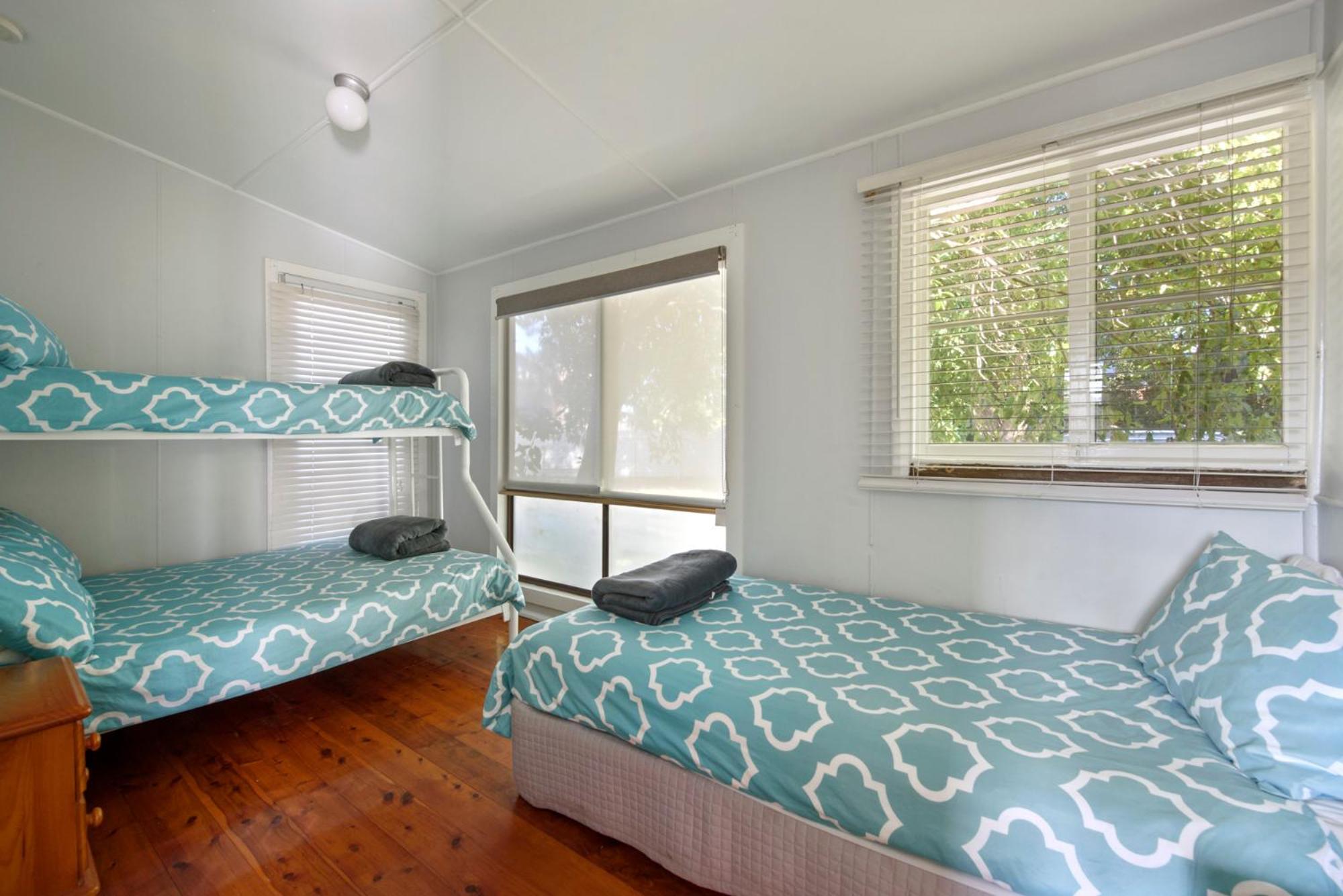 Calm Waters Waterfront Cottages Sussex Inlet Room photo
